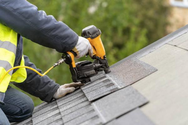 The Ultimate Guide to Choosing the Right Roofing Material